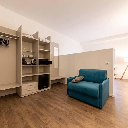 Stay Cooper L Guesthouse Zum Loewen Merano Bagian luar foto