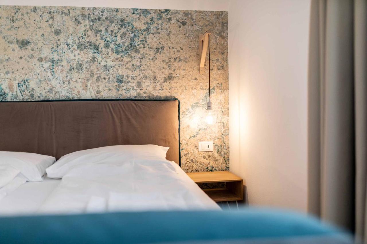 Stay Cooper L Guesthouse Zum Loewen Merano Bagian luar foto