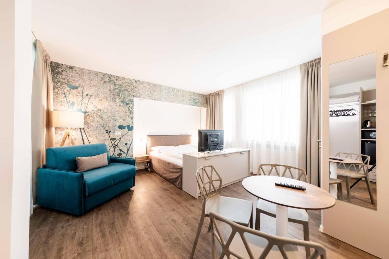 Stay Cooper L Guesthouse Zum Loewen Merano Bagian luar foto