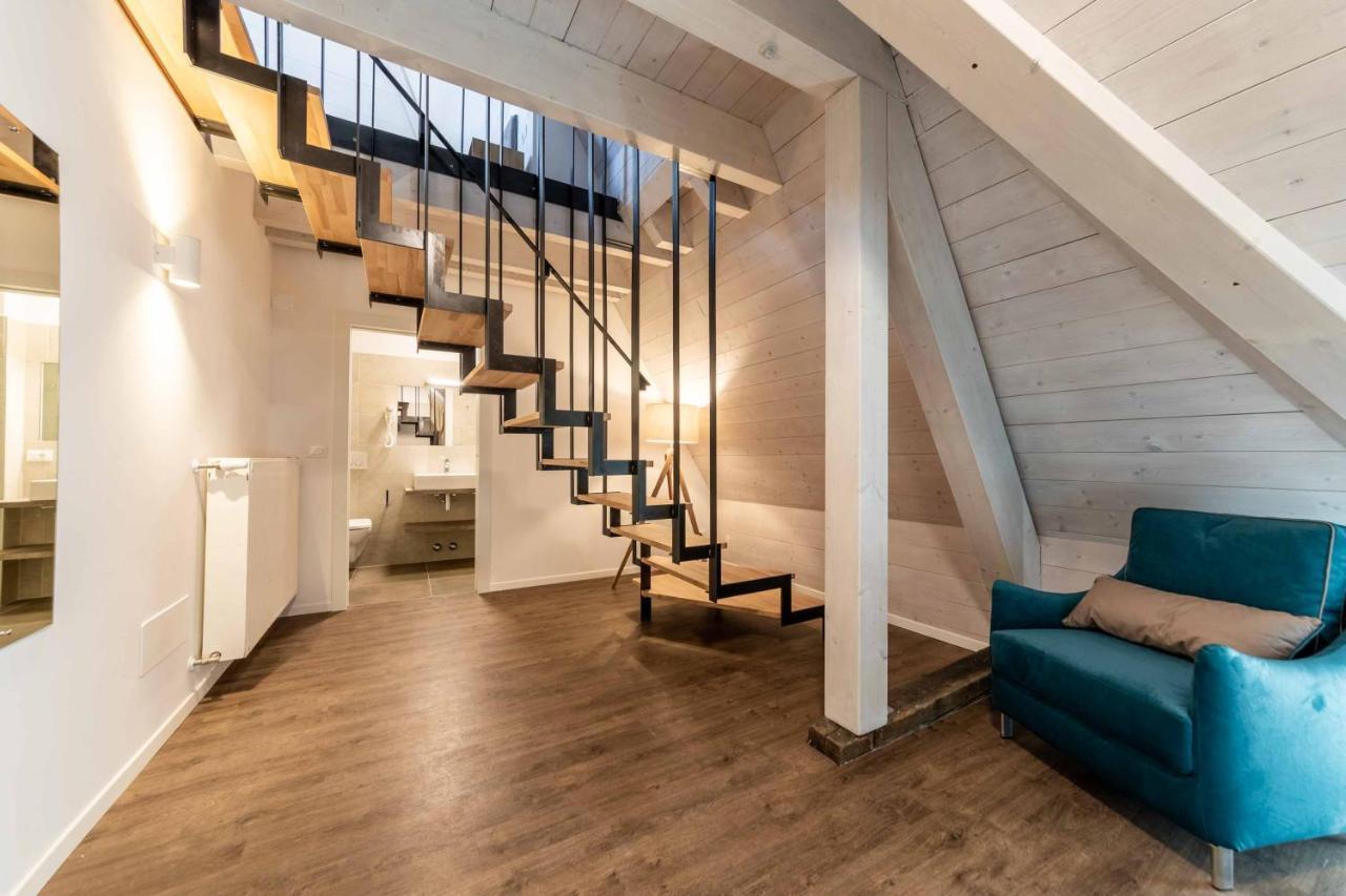Stay Cooper L Guesthouse Zum Loewen Merano Bagian luar foto