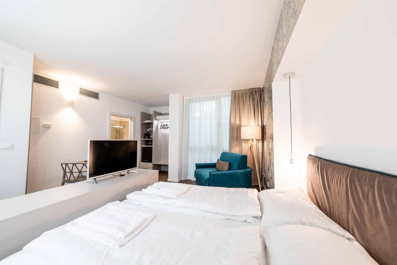 Stay Cooper L Guesthouse Zum Loewen Merano Bagian luar foto