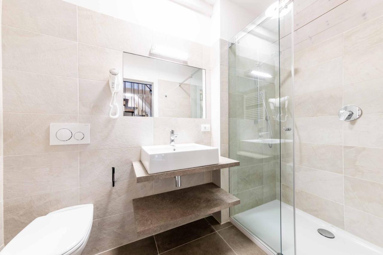 Stay Cooper L Guesthouse Zum Loewen Merano Bagian luar foto