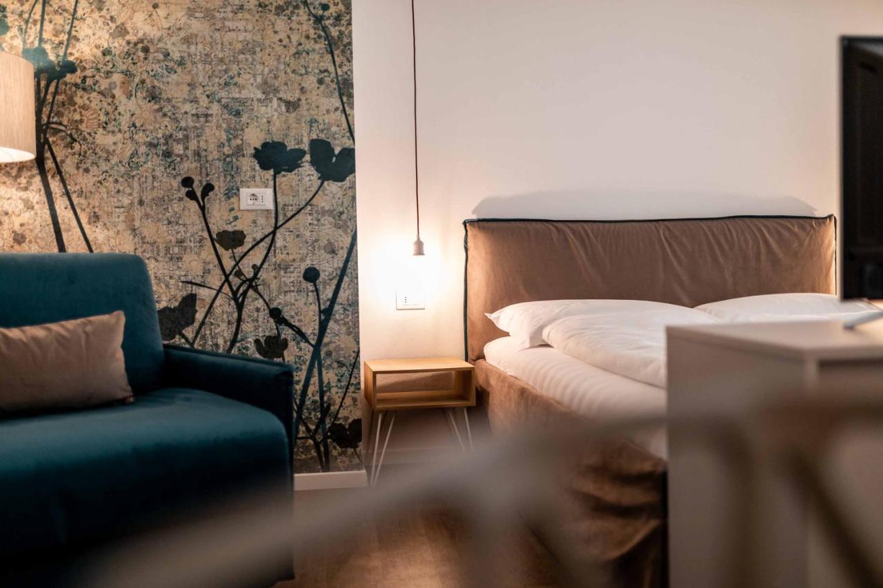 Stay Cooper L Guesthouse Zum Loewen Merano Bagian luar foto
