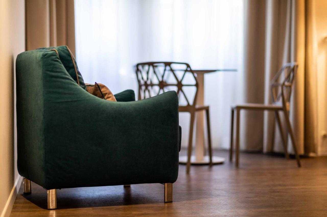 Stay Cooper L Guesthouse Zum Loewen Merano Bagian luar foto